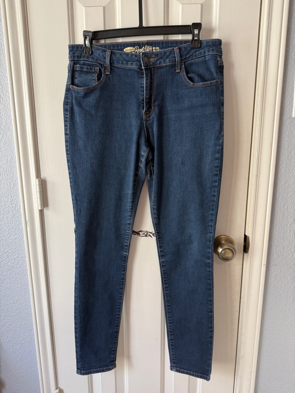 Old Navy Women's Skinny Jeans in Dark Blue Wash